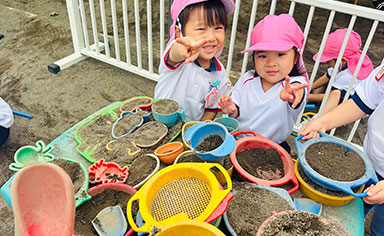 ともだちと仲良く遊ぶの画像